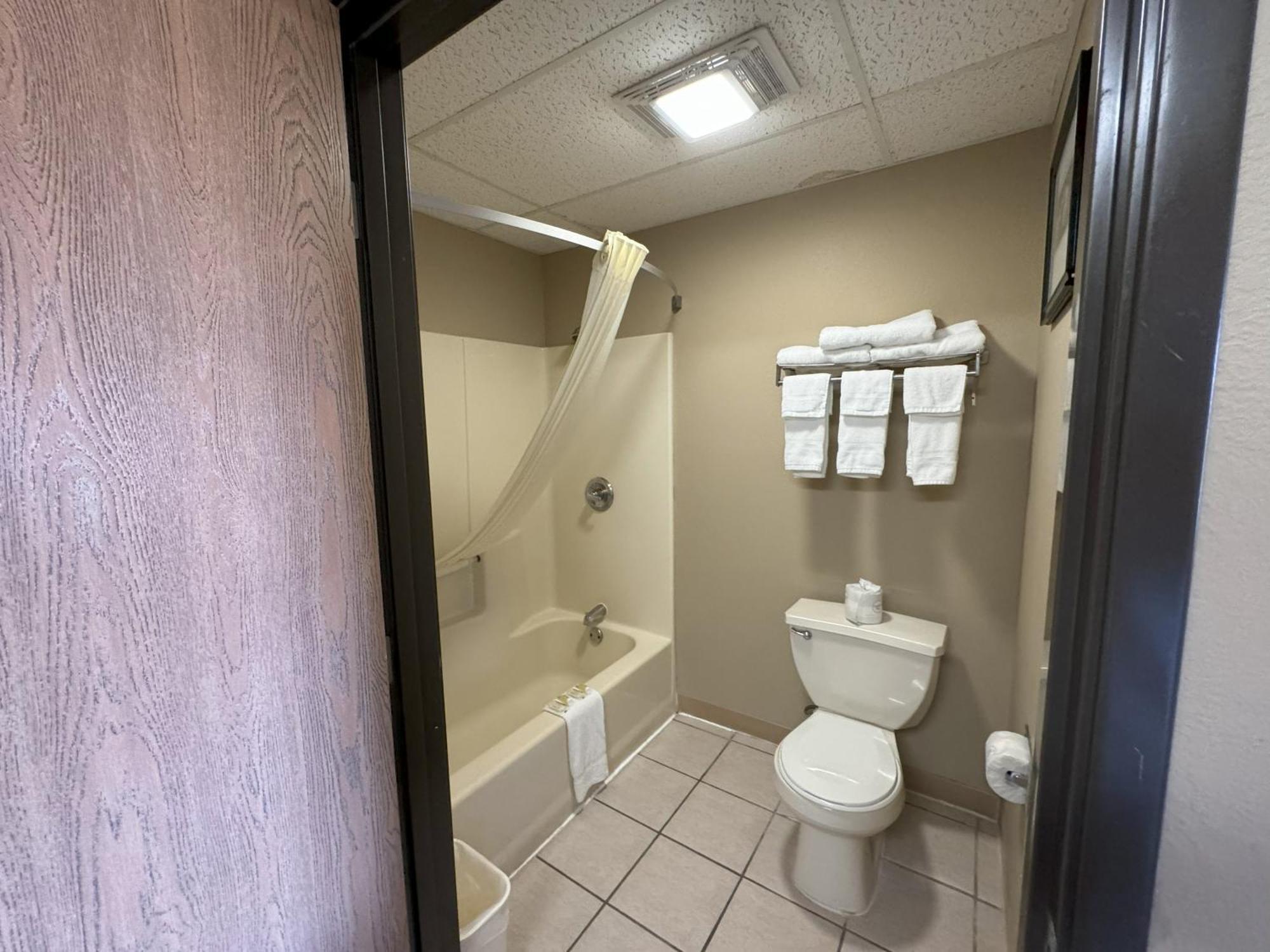 Hotel Super 8 By Wyndham Winfield-Quail Ridge Area Esterno foto